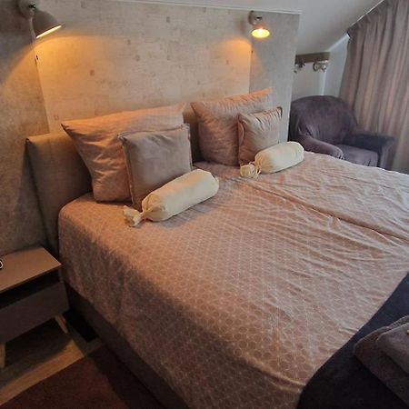 Bed & Breakfast Ravelin Рес Екстер'єр фото